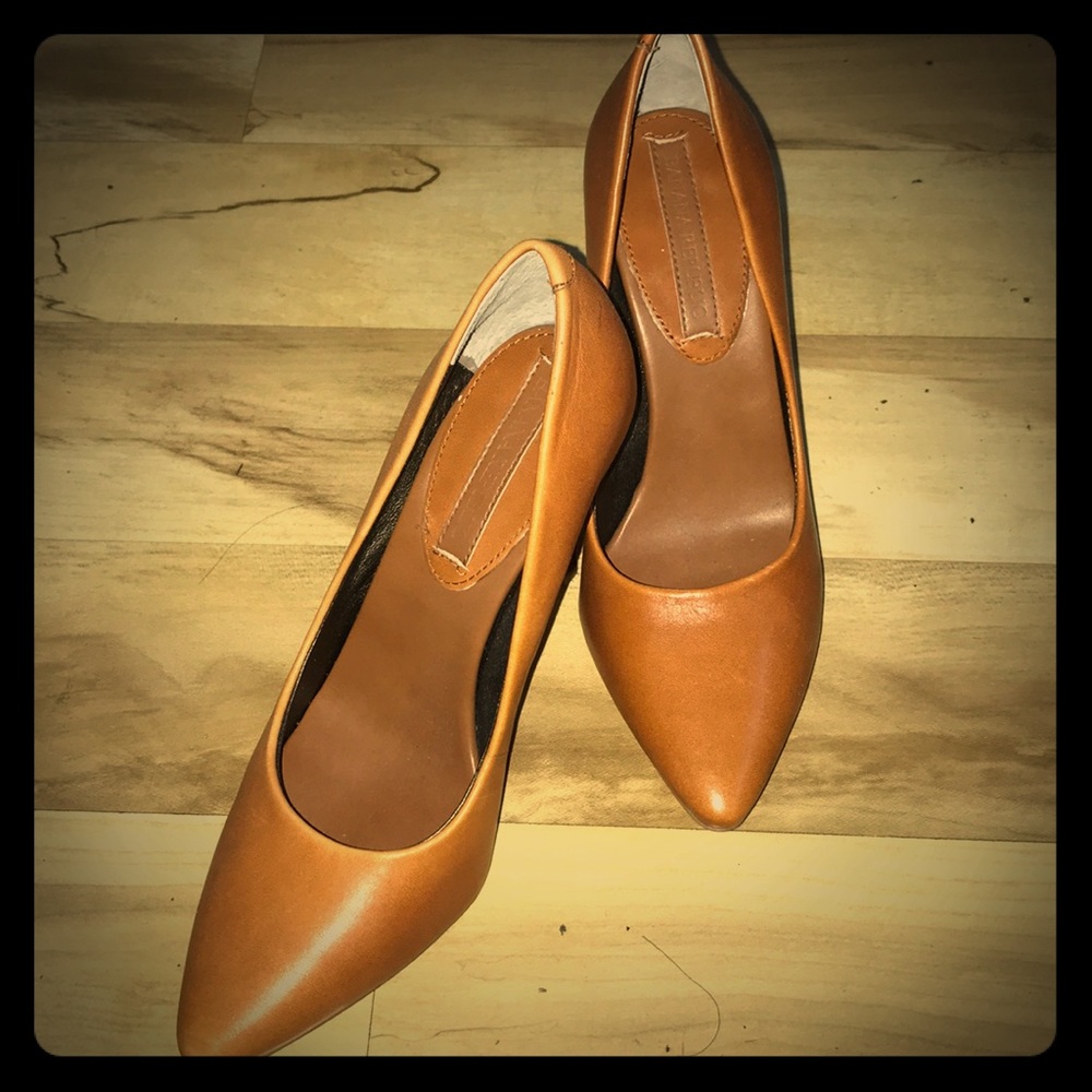 New Banana Republic Pumps